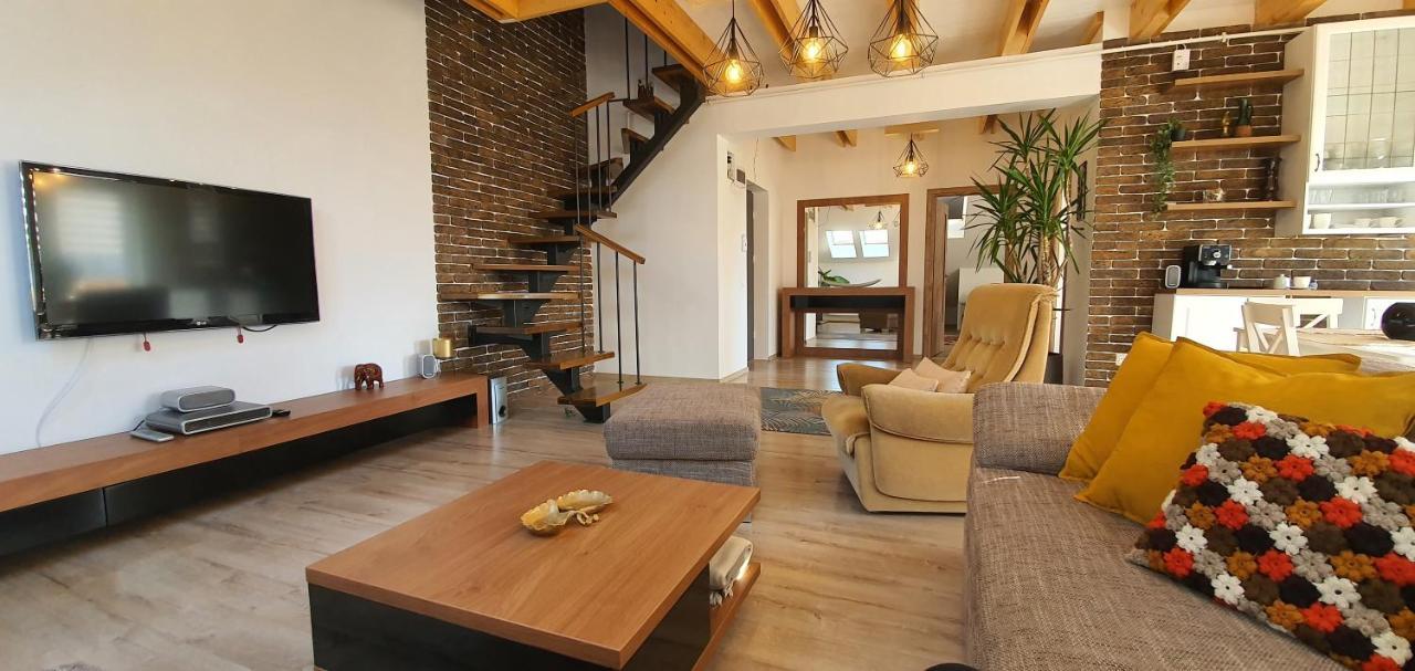 Hoobee Home & Rooftop Terrace Târgu-Mureş Екстериор снимка